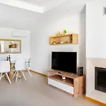 Ground Floor With Pool דירה אלבופיירה